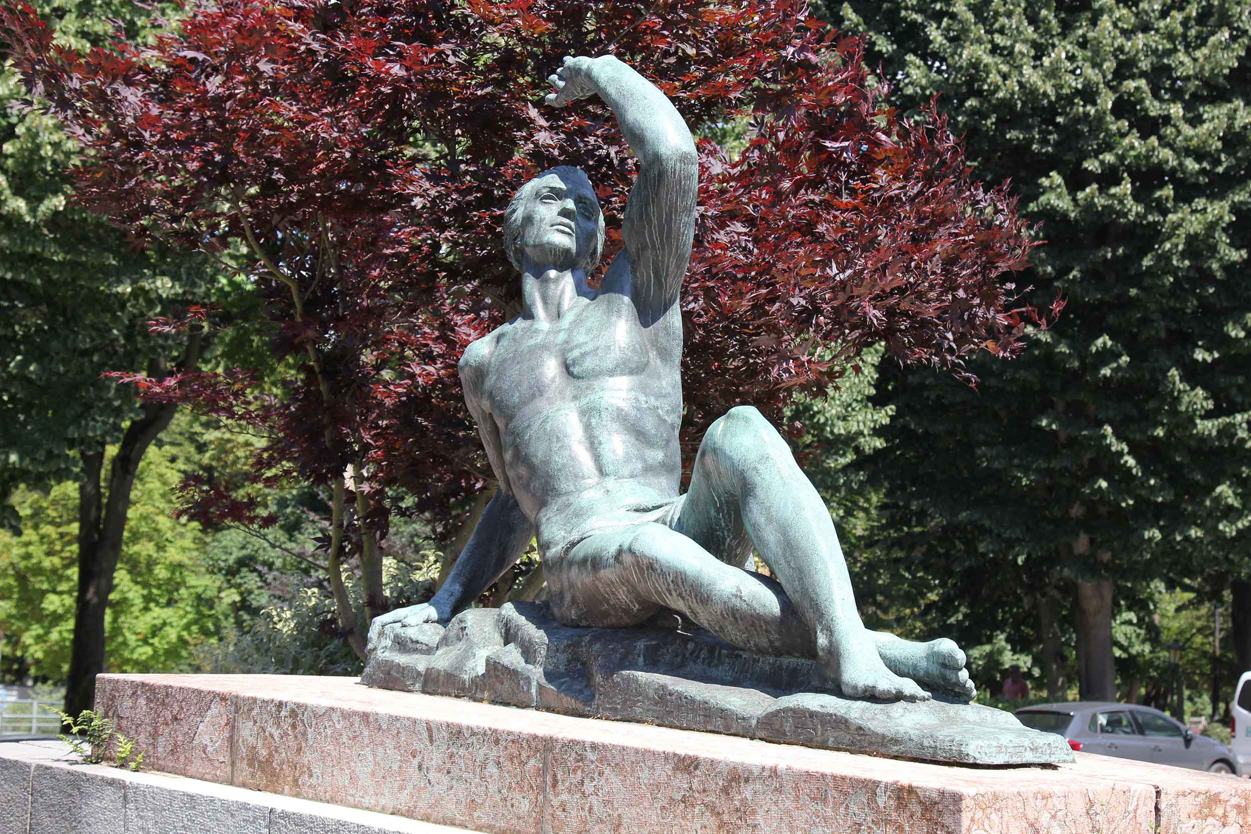 escultura completa apolo mirando al sol